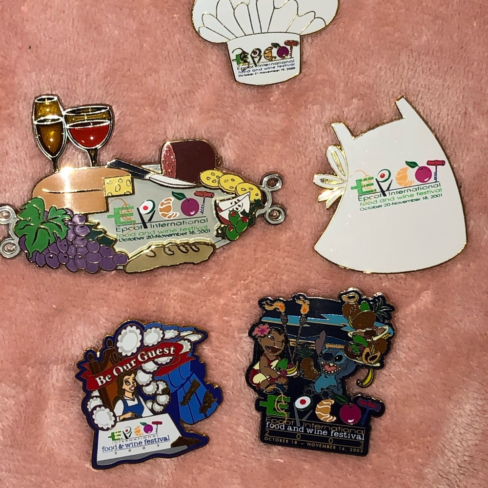 Disney Pin Set✨ - Picture 10 of 10